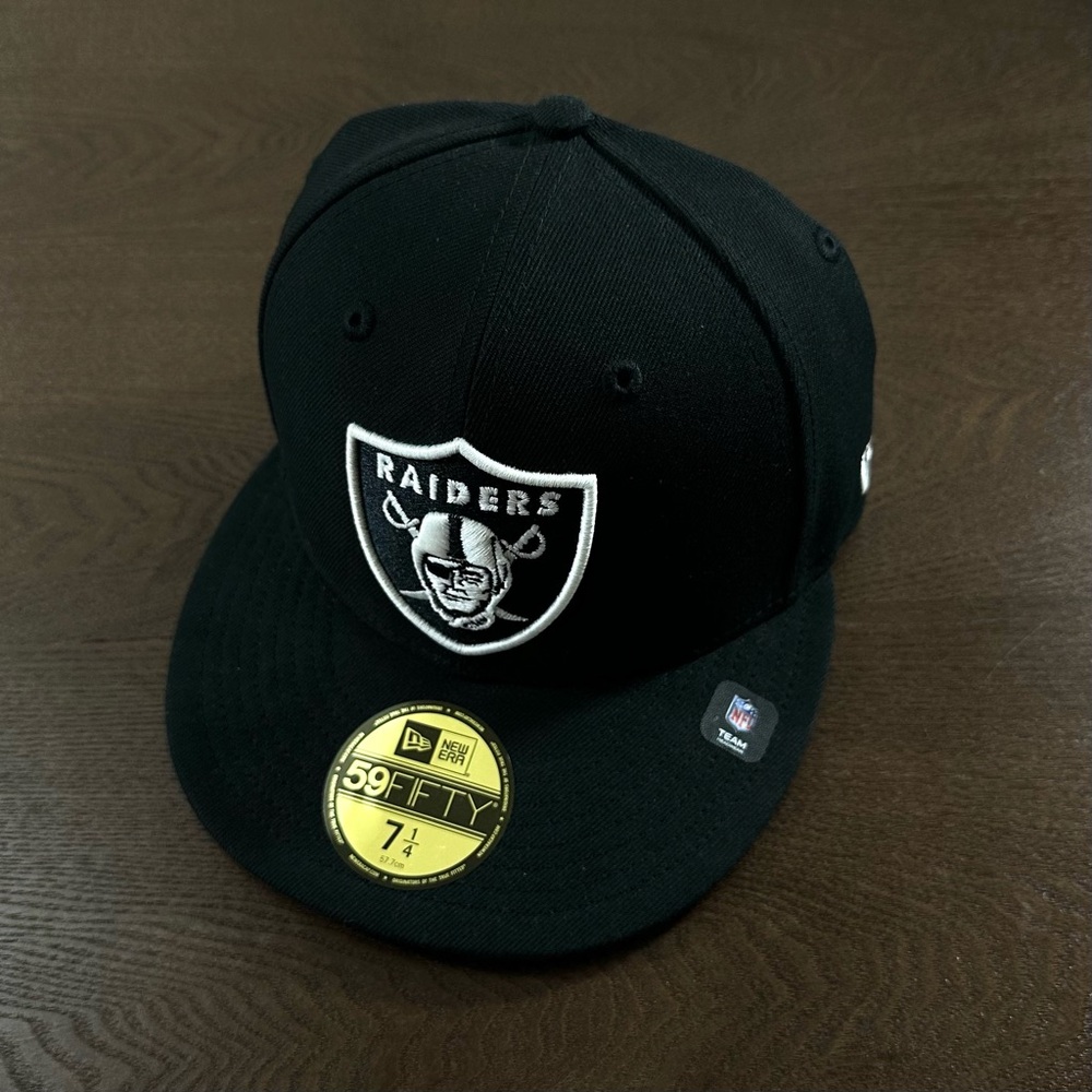 New Era Las Vegas Raiders Fitted Hat (7 1/4)
